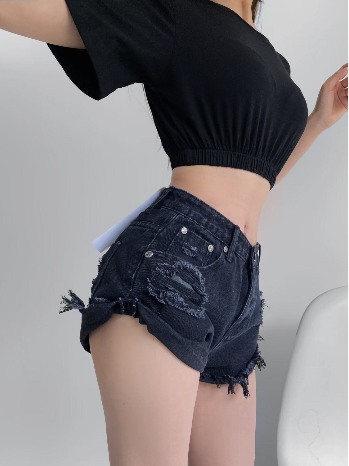 Distressed Jean Rip - Женские джинсовые шорты с низкой посадкой,